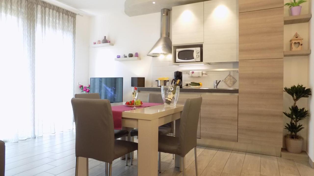 Millyholidays - Apartment Lilla - Center - Nearby Beach - Private Garden - Spa Pool Bardolino Ngoại thất bức ảnh