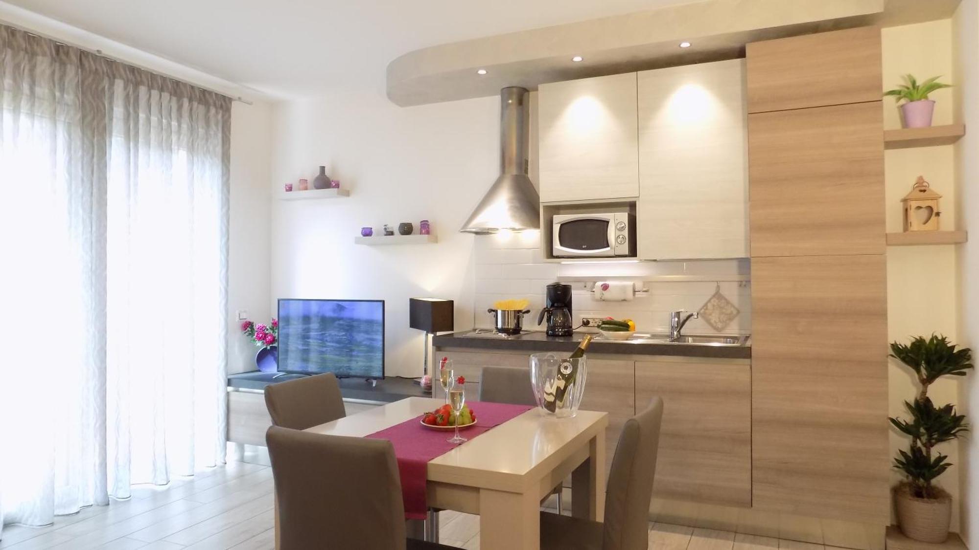 Millyholidays - Apartment Lilla - Center - Nearby Beach - Private Garden - Spa Pool Bardolino Ngoại thất bức ảnh