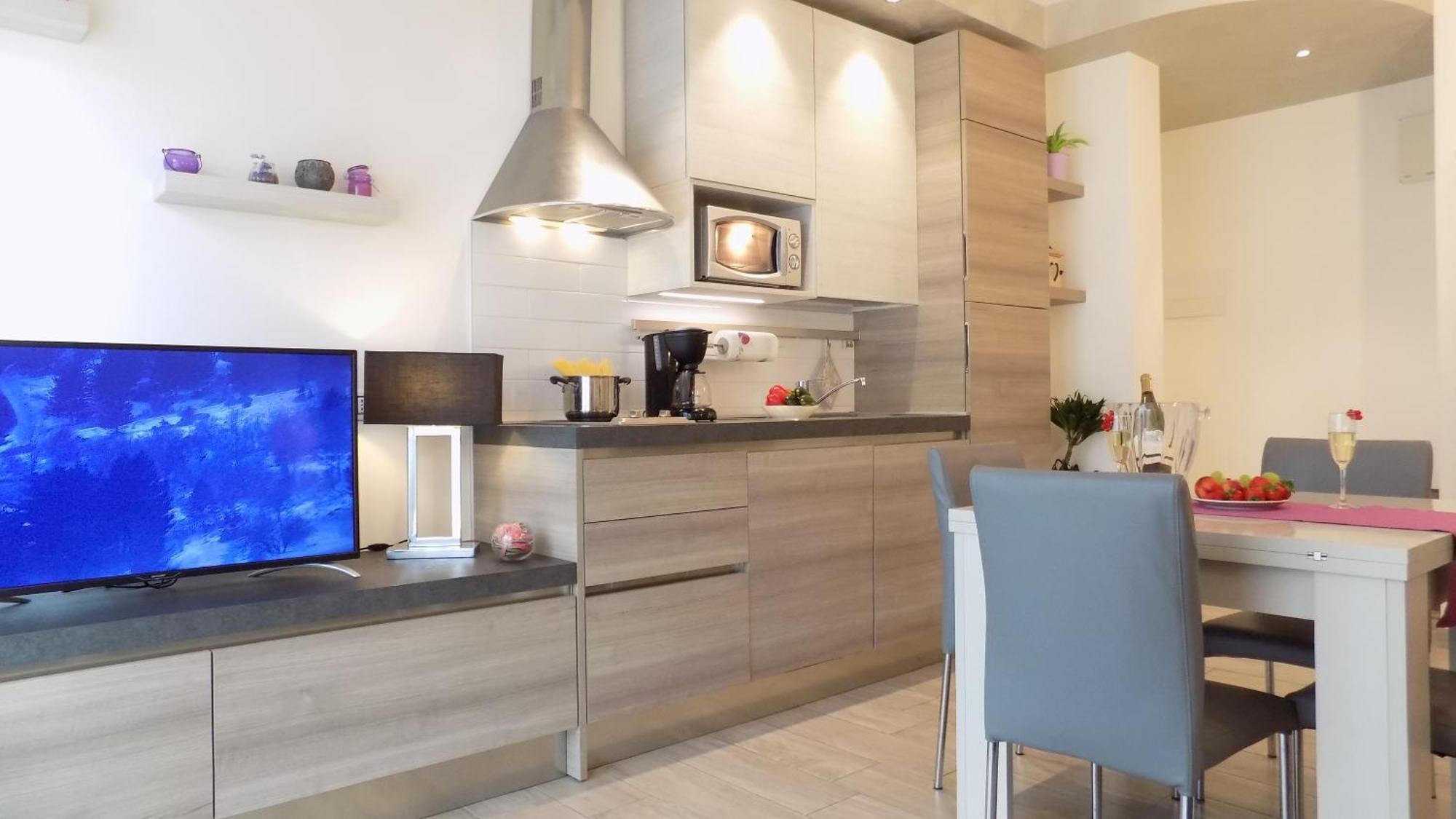 Millyholidays - Apartment Lilla - Center - Nearby Beach - Private Garden - Spa Pool Bardolino Ngoại thất bức ảnh